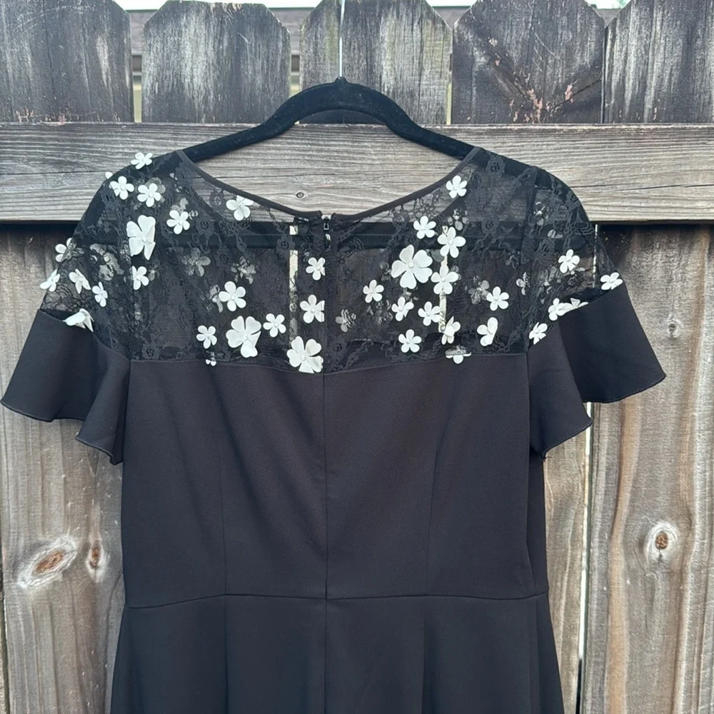 Karl Lagerfeld Paris Black Floral Lace Cropped Jumpsuit, Size 8 - Picture 4 of 8